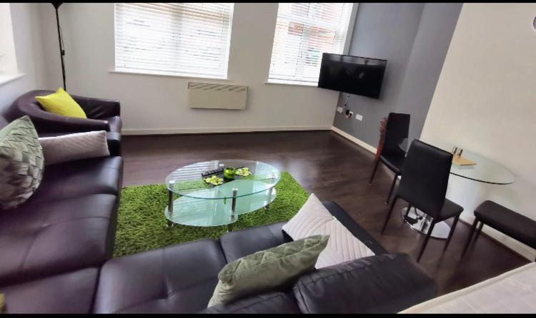 J Quarter - Sleeps 5 Long Term & Families Comfortably, 4 Beds, 2 Bathrooms Birmingham Ngoại thất bức ảnh