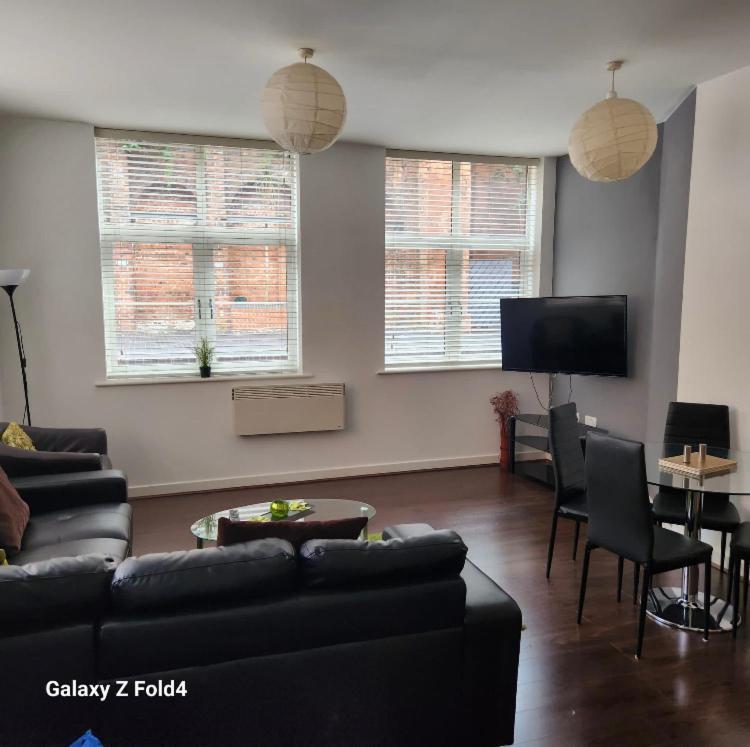 J Quarter - Sleeps 5 Long Term & Families Comfortably, 4 Beds, 2 Bathrooms Birmingham Ngoại thất bức ảnh