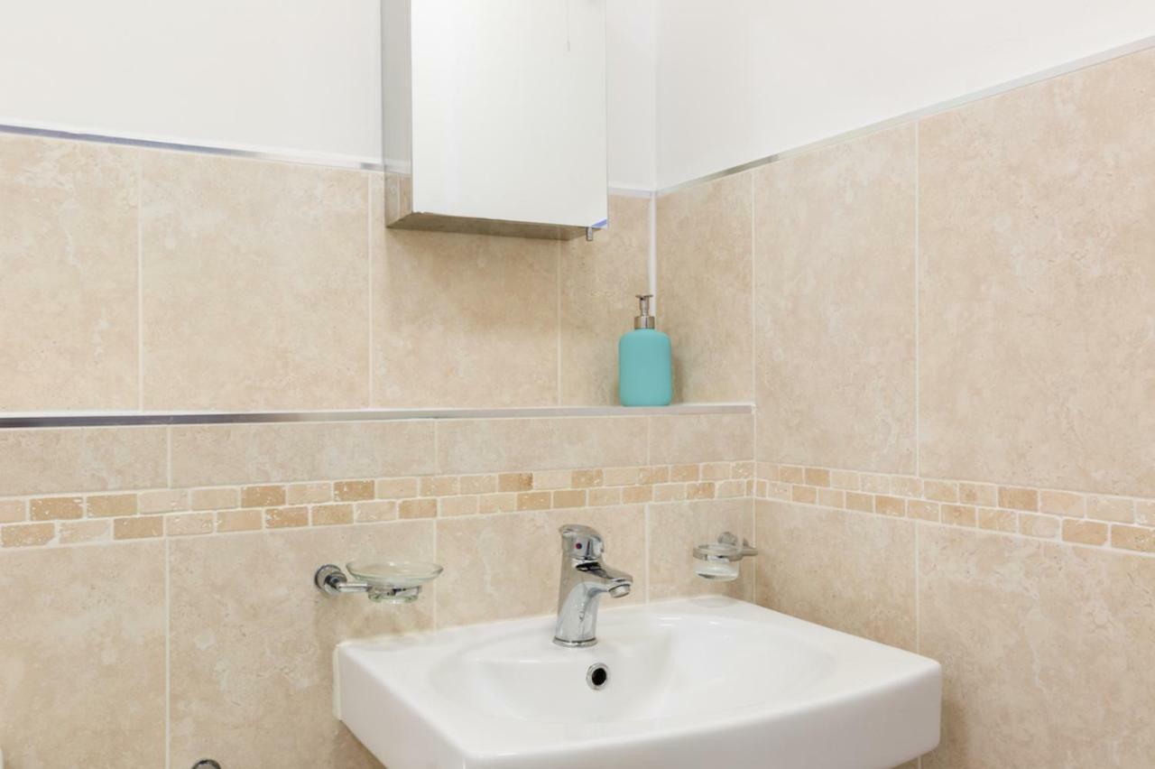 J Quarter - Sleeps 5 Long Term & Families Comfortably, 4 Beds, 2 Bathrooms Birmingham Ngoại thất bức ảnh