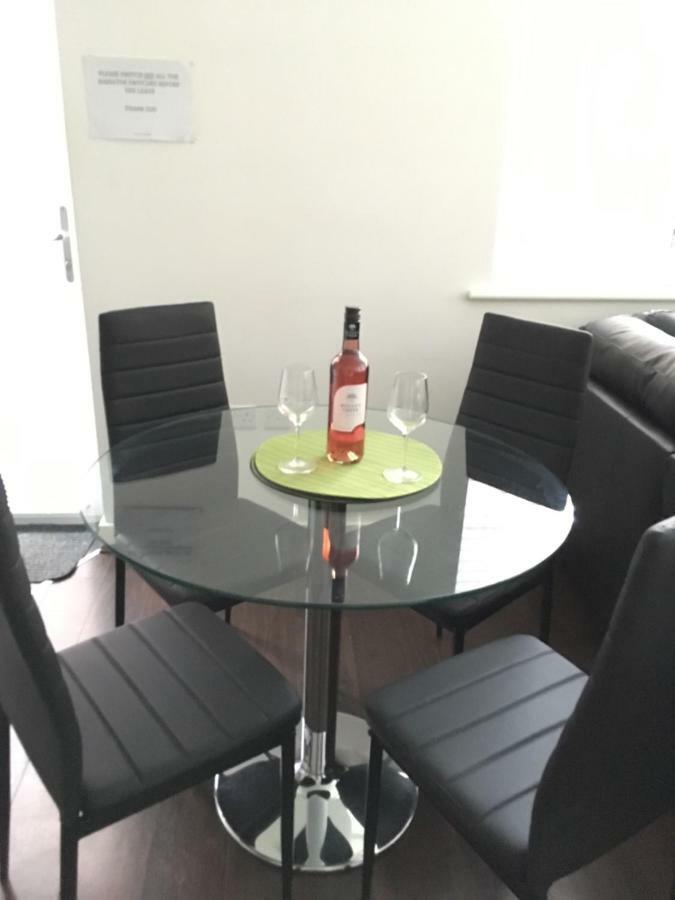 J Quarter - Sleeps 5 Long Term & Families Comfortably, 4 Beds, 2 Bathrooms Birmingham Ngoại thất bức ảnh